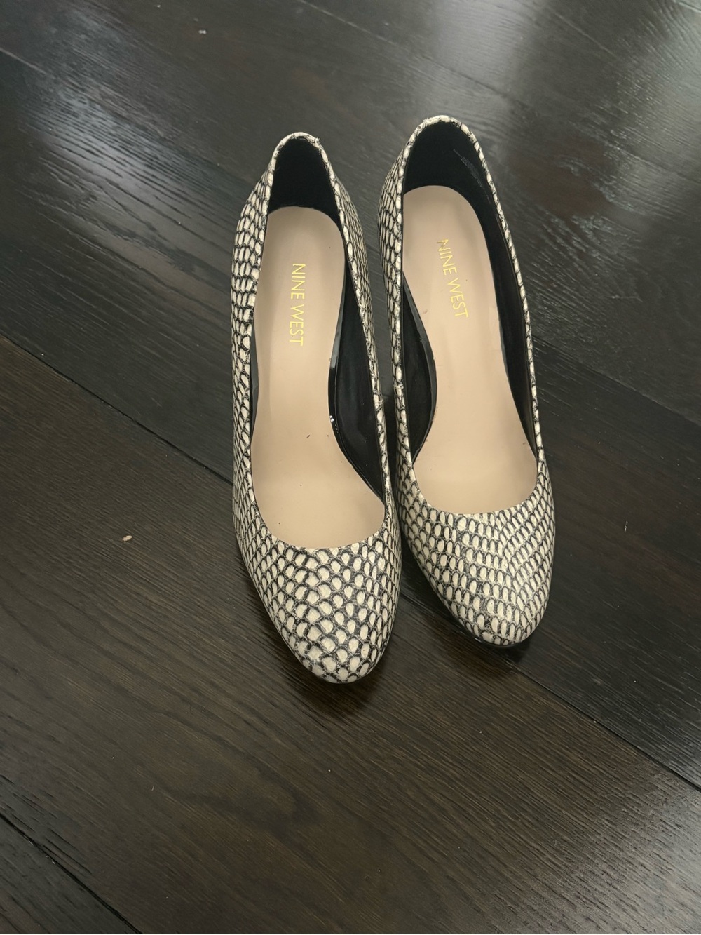 Nine West Snakeskin Print Pointed Toe Pumps - Size 7.5